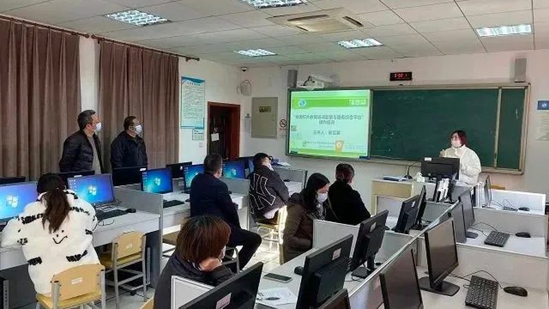 全日制与非全日制：成人教育课程设置的差异化考量**