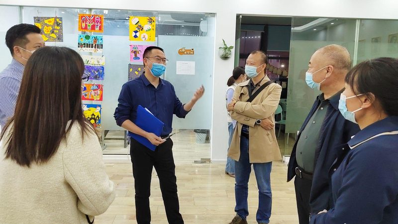 心理咨询师资格证考试分为笔试和面试两个部分。笔试科目包括：